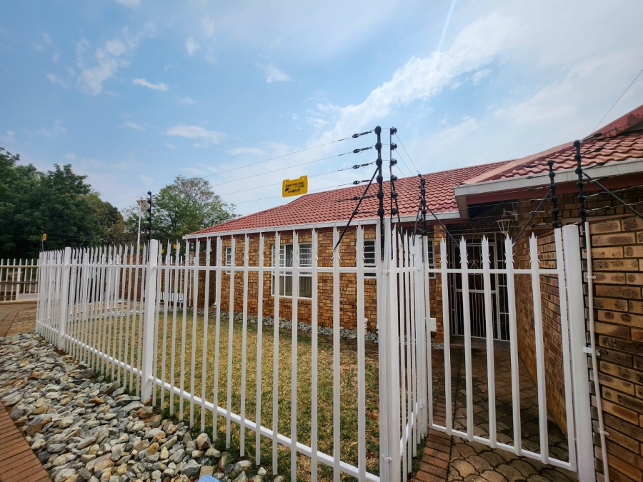 3 Bedroom Property for Sale in Adamayview North West